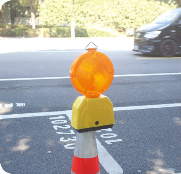 Ref 7348 Barricade Flasher Light - Image 2