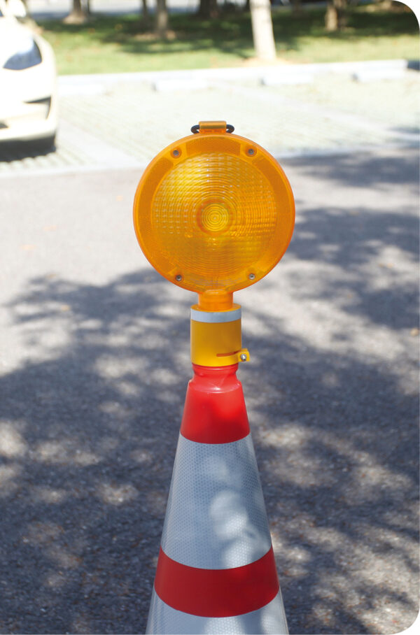 Ref 7367 Barricade Flasher Light - Image 2